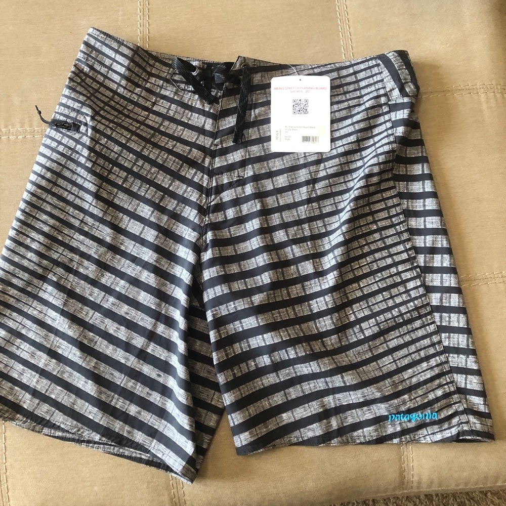 NWT Patagonia “Wavefarer” striped Boardshorts  33